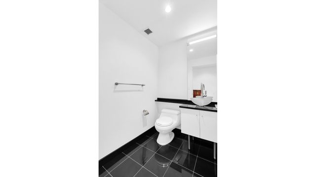 60 E 55th St Apt 36A, New York City, NY 10022