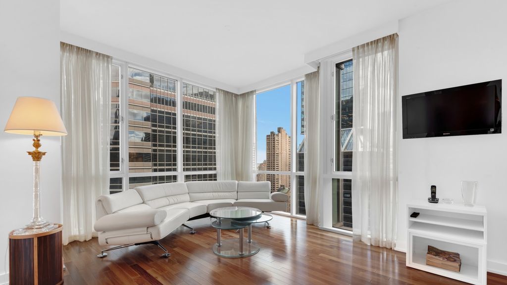 60 E 55th St Apt 36A, New York City, NY 10022
