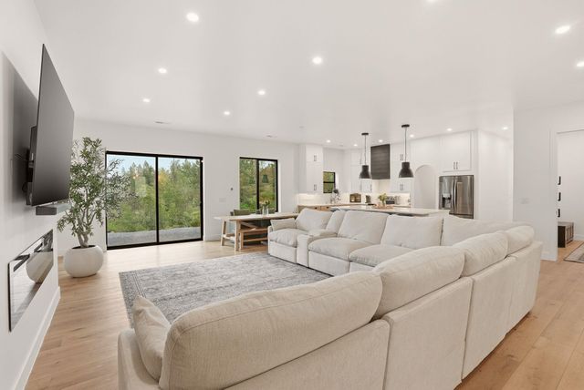 16107 N AUSTIN Rd, Spokane, WA 99208