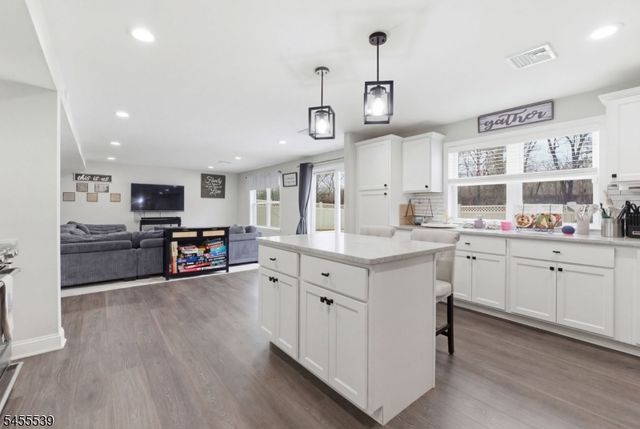61 Queen Anne Dr, Bernards Twp., NJ 07920