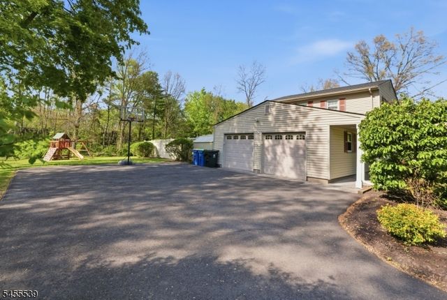61 Queen Anne Dr, Bernards Twp., NJ 07920