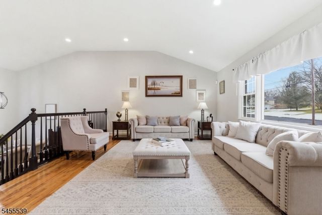 61 Queen Anne Dr, Bernards Twp., NJ 07920