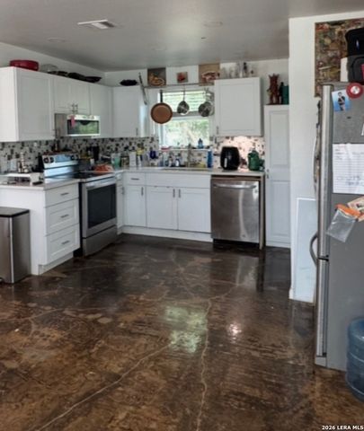 854 N LIVE OAK AVE, New Braunfels, TX 78130