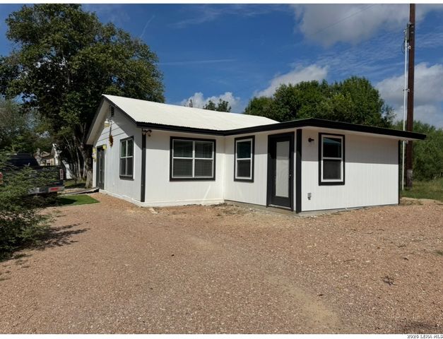 854 N LIVE OAK AVE, New Braunfels, TX 78130