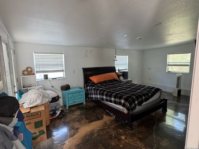854 N LIVE OAK AVE, New Braunfels, TX 78130