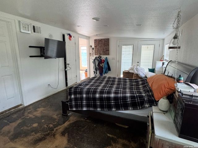 854 N LIVE OAK AVE, New Braunfels, TX 78130