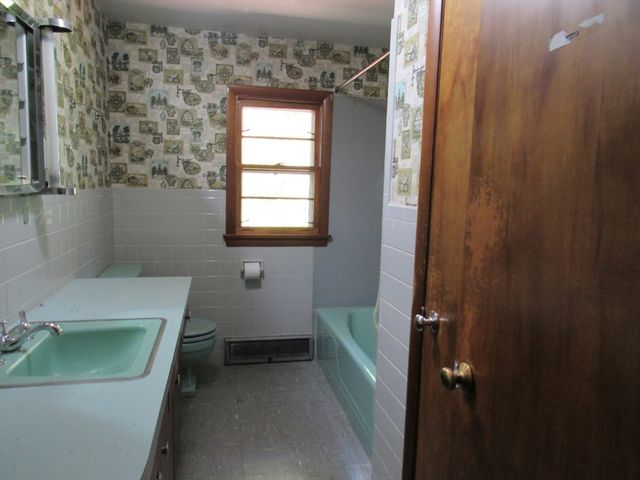 55 Hillside Ave, East Bridgewater, MA 02333