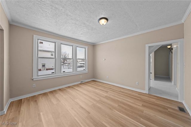 3325 W 98th Street, Cleveland, OH 44102