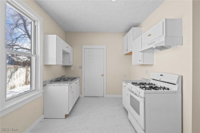 3325 W 98th Street, Cleveland, OH 44102