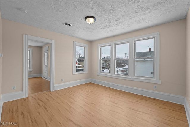 3325 W 98th Street, Cleveland, OH 44102