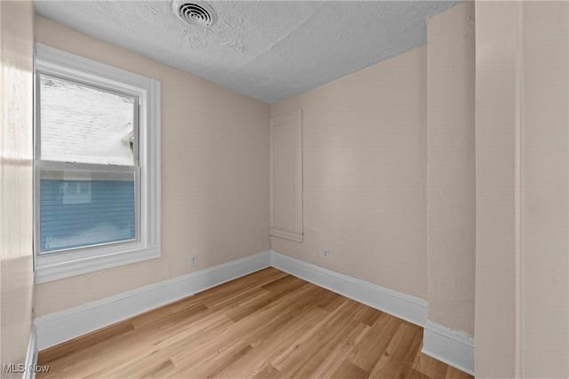 3325 W 98th Street, Cleveland, OH 44102