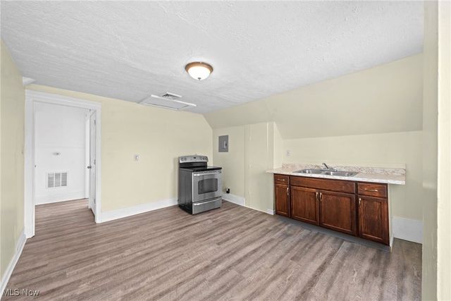 3325 W 98th Street, Cleveland, OH 44102