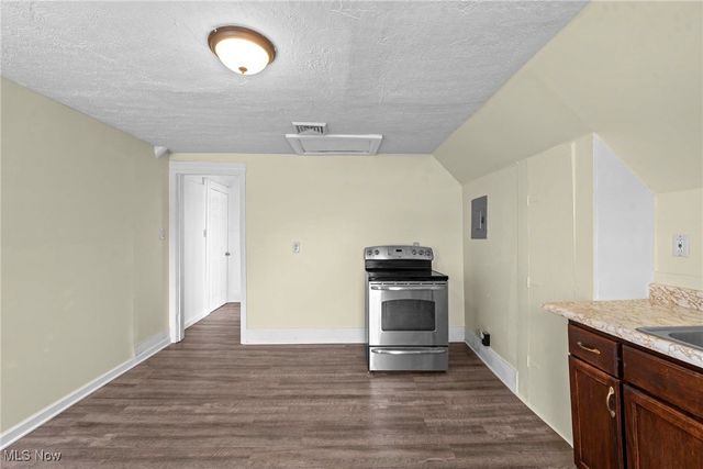 3325 W 98th Street, Cleveland, OH 44102