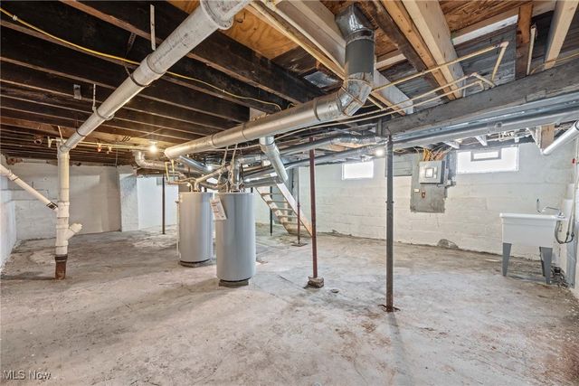 3325 W 98th Street, Cleveland, OH 44102