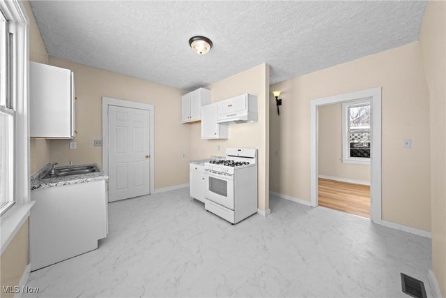 3325 W 98th Street, Cleveland, OH 44102