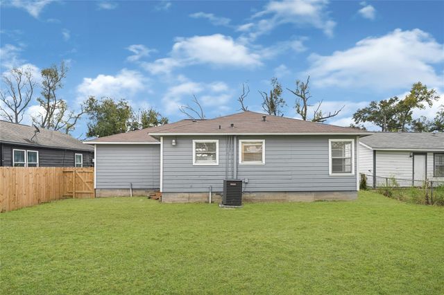 4215 East Lane, Houston, TX 77026