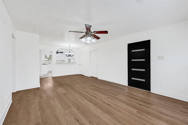 4215 East Lane, Houston, TX 77026