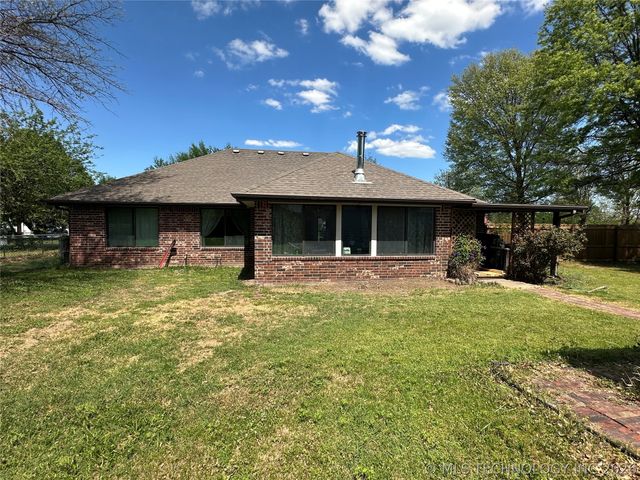 908 Linn Avenue, Wagoner, OK 74467