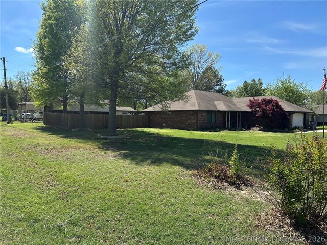 908 Linn Avenue, Wagoner, OK 74467