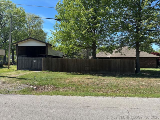 908 Linn Avenue, Wagoner, OK 74467