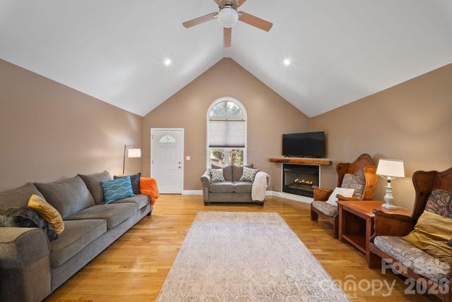 8 Maltese Lane, Weaverville, NC 28787