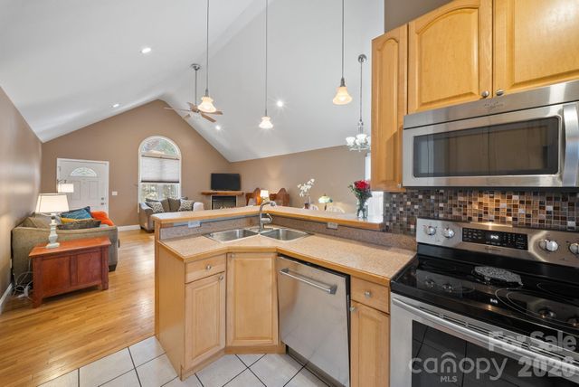 8 Maltese Lane, Weaverville, NC 28787