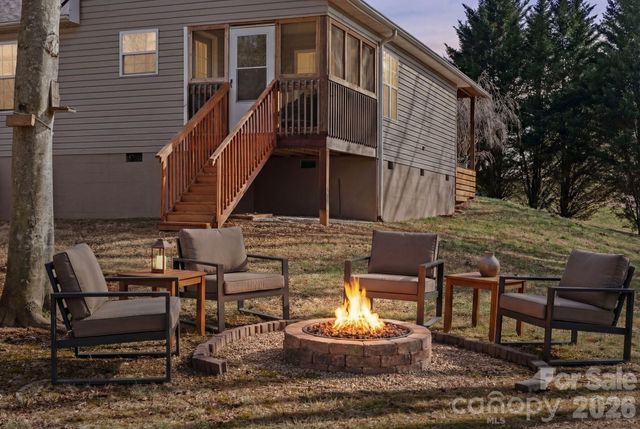 8 Maltese Lane, Weaverville, NC 28787