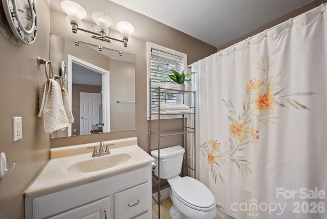 8 Maltese Lane, Weaverville, NC 28787