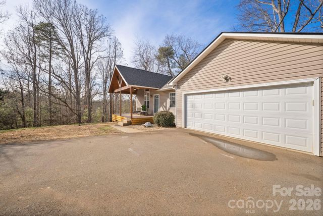 8 Maltese Lane, Weaverville, NC 28787