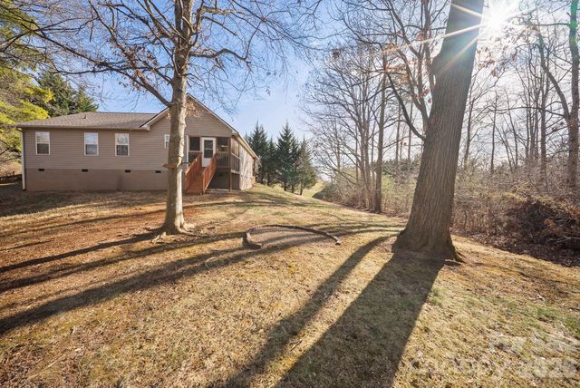 8 Maltese Lane, Weaverville, NC 28787