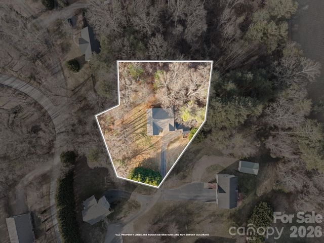 8 Maltese Lane, Weaverville, NC 28787