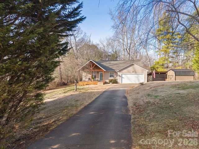 8 Maltese Lane, Weaverville, NC 28787