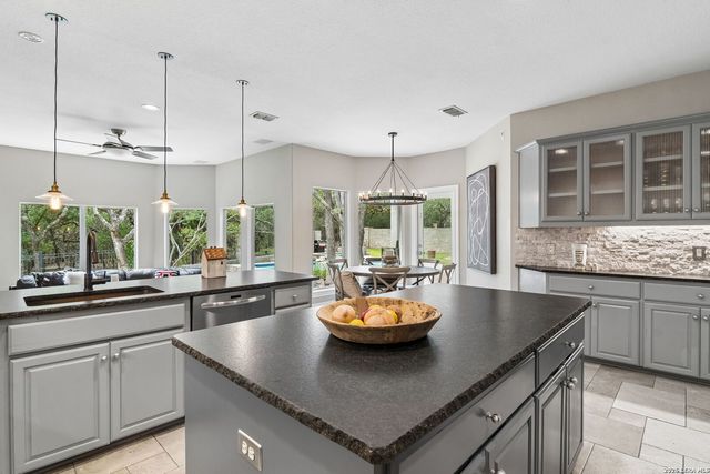 17 Westelm Cir, San Antonio, TX 78230
