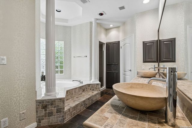 17 Westelm Cir, San Antonio, TX 78230