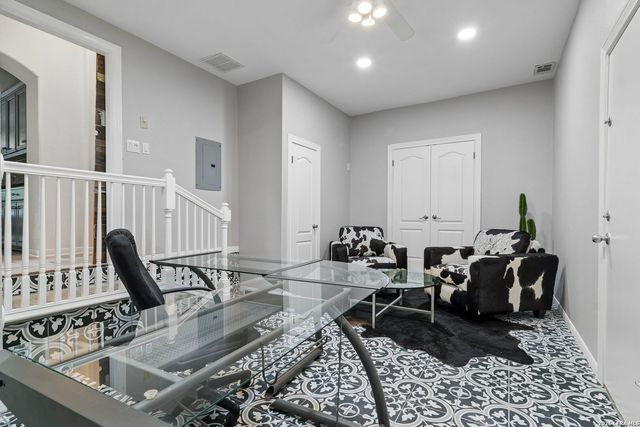 17 Westelm Cir, San Antonio, TX 78230