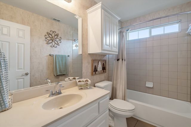 1232 Clearbrook Drive, Kennedale, TX 76060