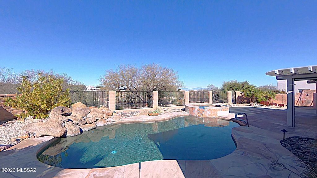 1102 W Camino Monte Cristo, Green Valley, AZ 85614