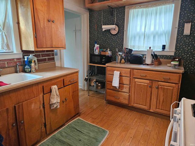 926 E Victoria Street, South Bend, IN 46614