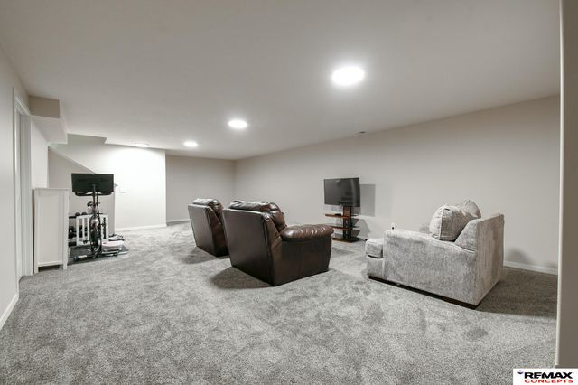 303 Half Moon Drive, Lincoln, NE 68527