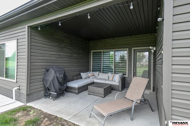 303 Half Moon Drive, Lincoln, NE 68527