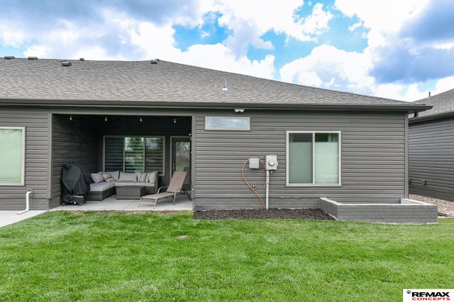 303 Half Moon Drive, Lincoln, NE 68527