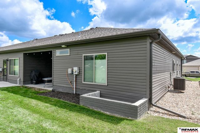 303 Half Moon Drive, Lincoln, NE 68527