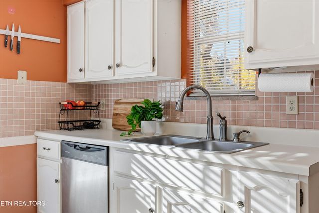 4838 Jenkins Rd, Knoxville, TN 37918