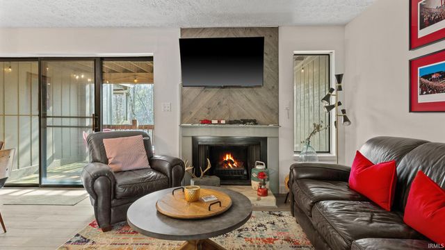 9006 S Pointe Ridge Ln Unit 4, Bloomington, IN 47401