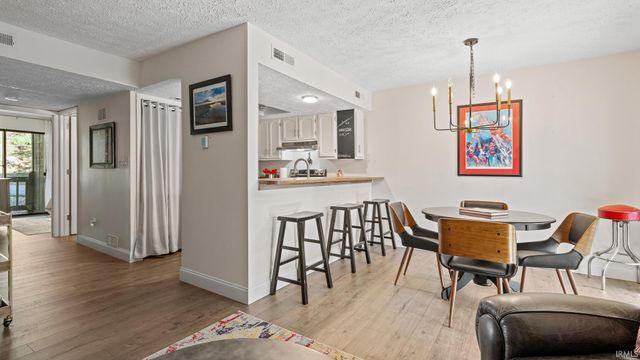 9006 S Pointe Ridge Ln Unit 4, Bloomington, IN 47401