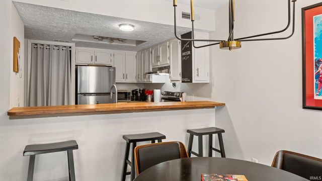 9006 S Pointe Ridge Ln Unit 4, Bloomington, IN 47401