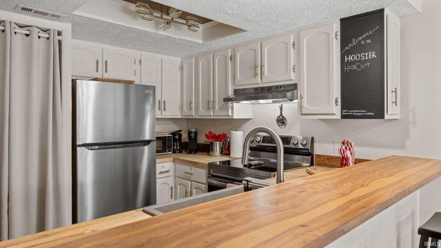 9006 S Pointe Ridge Ln Unit 4, Bloomington, IN 47401