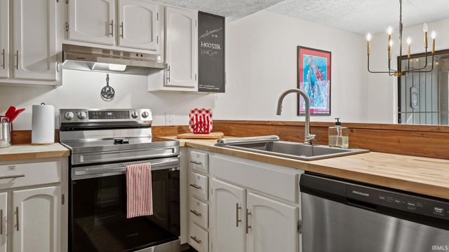 9006 S Pointe Ridge Ln Unit 4, Bloomington, IN 47401