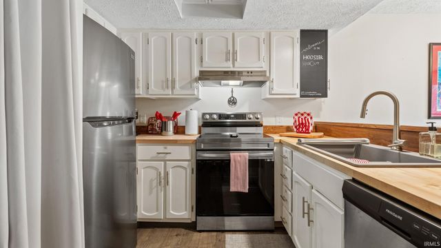 9006 S Pointe Ridge Ln Unit 4, Bloomington, IN 47401