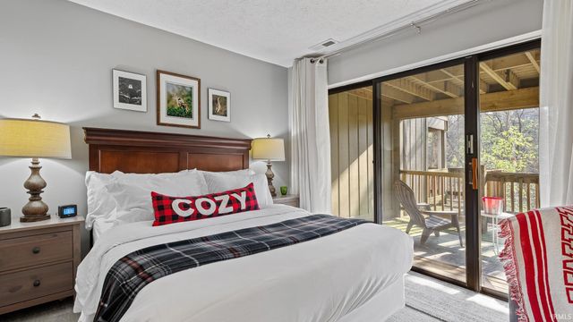 9006 S Pointe Ridge Ln Unit 4, Bloomington, IN 47401